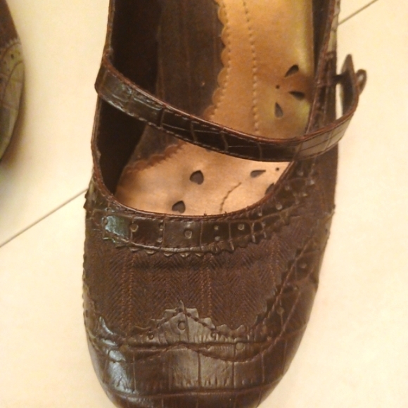 Women's Mudd Brown Dress Shoes - Picture 10 of 12